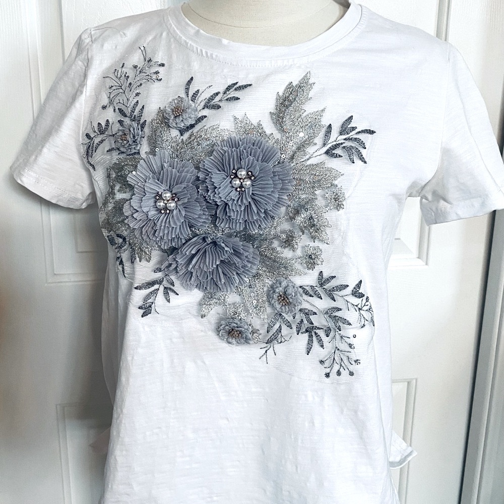 Veesa gorgeous embroidered White and  gray  Embellished Short Sleeve Tee